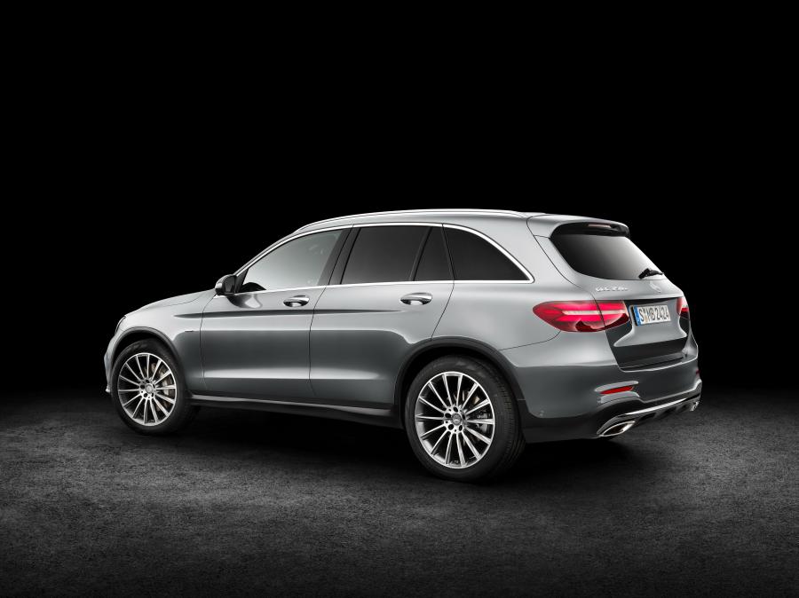  Mercedes-Benz GLC350 e 4Matic 2015 года  (фото 2 из 30)